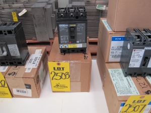 BREAKER MOLDED CASE, MAGNETIC ONLY, H FRAME, ELECTRONIC, MOTOR CIRCUIT PROTECTOR, ADJUSTABLE FROM 1.5A TO 25A FULL LOAD RANGE,30A MAX, FOR SQUARE D MCC MODEL 4. REQUIRES OPERATING HANDLE MM 10181610. PART # HJL36030M71 (W-44) LOADING & HANDLING FEE $5-